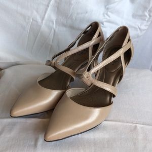Life Stride Soft System Nude Heels
